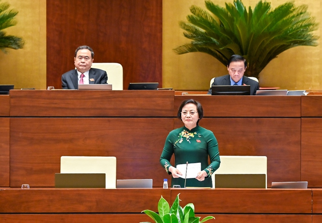 Bộ trưởng Bộ Nội vụ xúc động trong thời khắc lịch sử khi Quốc hội thông qua sắp xếp ĐVHC cấp tỉnh- Ảnh 2.