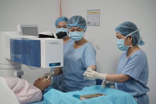 FV ứng dụng công nghệ AI ClarityX cá nhân hóa điều trị tật khúc xạ, lóa mắt và biến dạng thị giác- Ảnh 3. FV ứng dụng công nghệ AI ClarityX cá nhân hóa điều trị tật khúc xạ, lóa mắt và biến dạng thị giác- Ảnh 3.