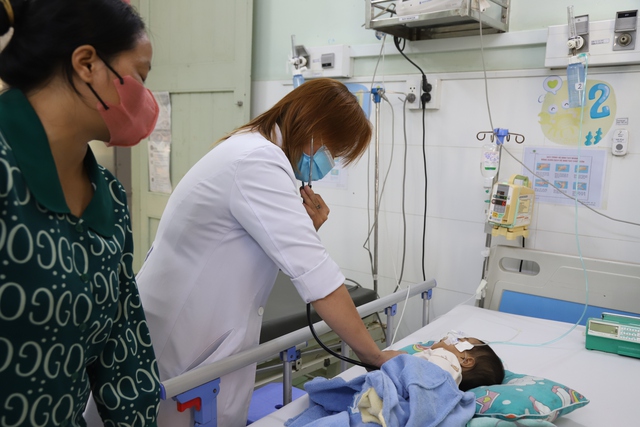 Bệnh truyền nhiễm gia tăng ở phía Nam, sởi và sốt xuất huyết diễn biến phức tạp- Ảnh 1.