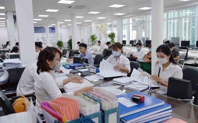 Theo dõi sát tình hình cán bộ xin nghỉ công tác, giữ chân người có năng lực khi sắp xếp- Ảnh 1. Theo dõi sát tình hình cán bộ xin nghỉ công tác, giữ chân người có năng lực khi sắp xếp- Ảnh 1.