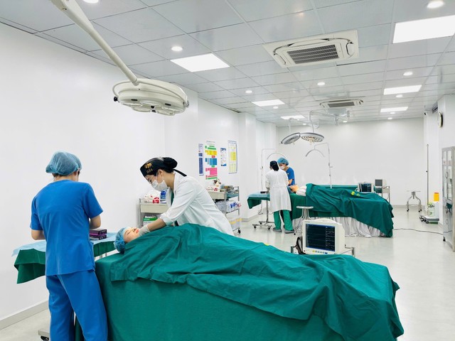 Filler bán tràn lan trên MXH, cách nào để nhận biết thật giả?- Ảnh 1. Filler bán tràn lan trên MXH, cách nào để nhận biết thật giả?- Ảnh 1.