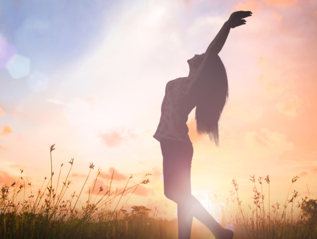 5 tư thế yoga buổi sáng phụ nữ tuổi 30 không nên bỏ lỡ- Ảnh 1. healing-la-gi (4)