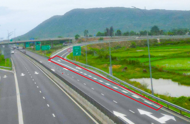 Sửa vạch chuyển làn 'đánh đố' tài xế trên cao tốc Vĩnh Hảo - Phan Thiết- Ảnh 1. Sửa vạch chuyển làn 'đánh đố' tài xế trên cao tốc Vĩnh Hảo - Phan Thiết- Ảnh 1.