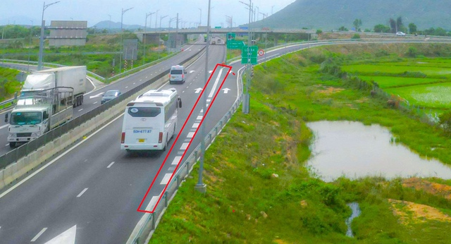 Sửa vạch chuyển làn 'đánh đố' tài xế trên cao tốc Vĩnh Hảo - Phan Thiết- Ảnh 2. Sửa vạch chuyển làn 'đánh đố' tài xế trên cao tốc Vĩnh Hảo - Phan Thiết- Ảnh 2.