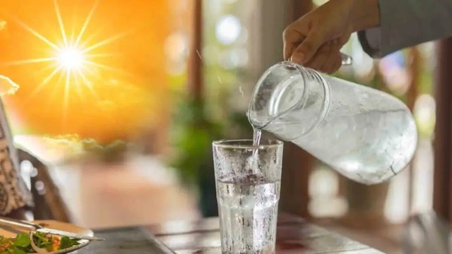 6 bí quyết uống nước đúng cách trong mùa hè- Ảnh 2. 6 bí quyết uống nước đúng cách trong mùa hè- Ảnh 2.