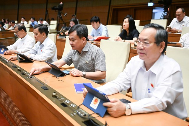 Phó Chủ tịch Quốc hội: Thông qua sửa đổi Hiến pháp là dấu mốc lịch sử, có ý nghĩa đặc biệt quan trọng- Ảnh 2. Phó Chủ tịch Quốc hội: Thông qua sửa đổi Hiến pháp là dấu mốc lịch sử, có ý nghĩa đặc biệt quan trọng- Ảnh 2.