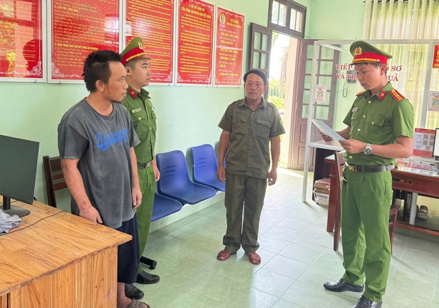 Tạm giam đối tượng có tiền án, tiền sự say xỉn, đập phá tài sản của người dân- Ảnh 1. Tạm giam đối tượng có tiền án, tiền sự say xỉn, đập phá tài sản của người dân- Ảnh 1.