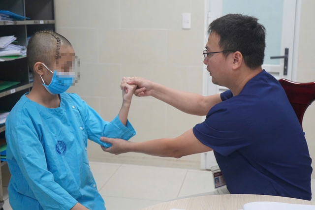 Từ ca bệnh 13 tuổi bị xuất huyết não: Bác sĩ chỉ cách nhận biết nguy cơ từ sớm- Ảnh 1. Từ ca bệnh 13 tuổi bị xuất huyết não: Bác sĩ chỉ cách nhận biết nguy cơ từ sớm- Ảnh 1.