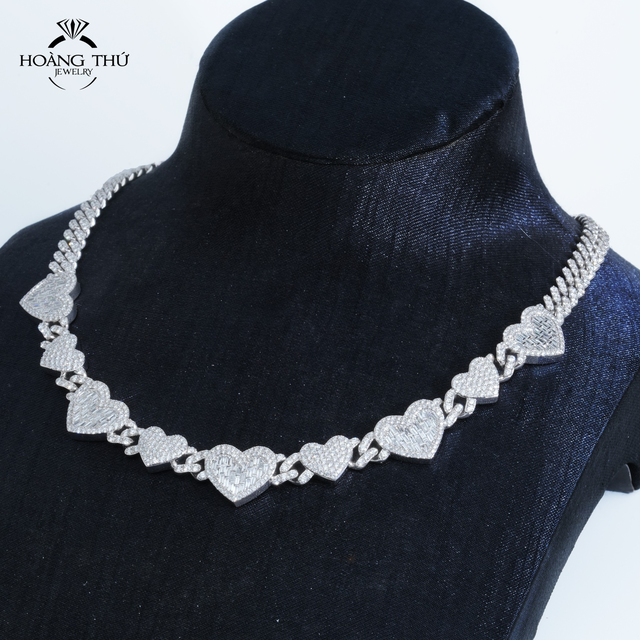 Hoàng Thứ Jewelry, 35 năm kế thừa di sản và hành trình đổi mới 'Trái tim'- Ảnh 1.