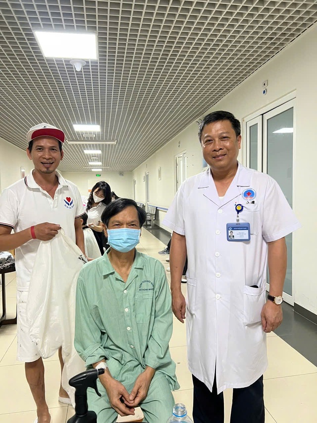 'Cắt tóc miễn phí - Kết nối yêu thương' nơi buồng bệnh- Ảnh 6. 'Cắt tóc miễn phí - Kết nối yêu thương' nơi buồng bệnh- Ảnh 6.