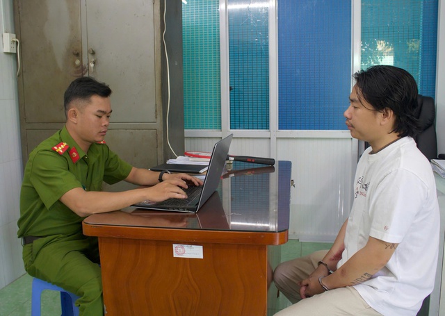 Tạm giữ tài xế lái xe Jeep gây tai nạn khiến 2 người tử vong ở TPHCM- Ảnh 1. Tạm giữ tài xế lái xe Jeep gây tai nạn khiến 2 người tử vong ở TPHCM- Ảnh 1.