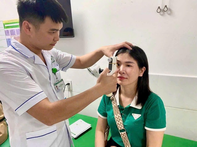 Hơn trăm nhà báo ở Hải Phòng được khám, chăm sóc mắt miễn phí- Ảnh 5. Hơn trăm nhà báo ở Hải Phòng được khám, chăm sóc mắt miễn phí- Ảnh 5.