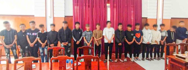 Khởi tố 26 đối tượng mang theo hung khí truy đuổi nhau trên đường phố- Ảnh 1. Khởi tố 26 đối tượng mang theo hung khí truy đuổi nhau trên đường phố- Ảnh 1.