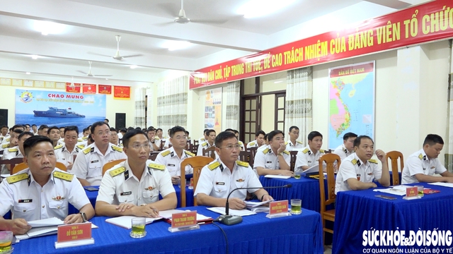 Vùng 4 Hải quân tổ chức tuyên truyền biển, đảo cho hơn 12.000 người- Ảnh 1. Vùng 4 Hải quân tổ chức tuyên truyền biển, đảo cho hơn 12.000 người- Ảnh 1.