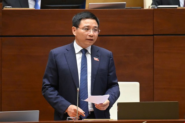 ĐBQH chất vấn về thu thuế dịch vụ khám chữa bệnh, Bộ trưởng Bộ Tài chính nói gì?- Ảnh 2. ĐBQH chất vấn về thu thuế dịch vụ khám chữa bệnh, Bộ trưởng Bộ Tài chính nói gì?- Ảnh 2.