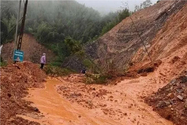 3 tỉnh có nguy cơ cao lũ quét, sạt lở đất vào chiều tối nay- Ảnh 2. 3 tỉnh có nguy cơ cao lũ quét, sạt lở đất vào chiều tối nay- Ảnh 2.
