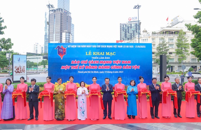 TPHCM khai mạc triển lãm 'Báo chí cách mạng Việt Nam – Một thế kỷ đồng hành cùng dân tộc'- Ảnh 2. TPHCM khai mạc triển lãm 'Báo chí cách mạng Việt Nam – Một thế kỷ đồng hành cùng dân tộc'- Ảnh 2.
