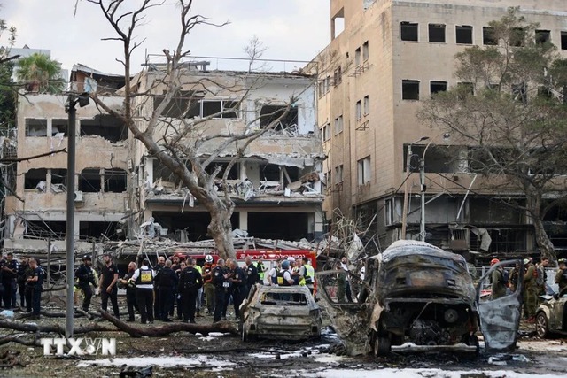 Lên phương án sơ tán an toàn người Việt Nam tại Israel, Iran- Ảnh 1. Lên phương án sơ tán an toàn người Việt Nam tại Israel, Iran- Ảnh 1.