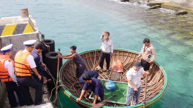 Quân y đảo Trường Sa điều trị thành công cho ngư dân bị chấn động não- Ảnh 2. Quân y đảo Trường Sa điều trị thành công cho ngư dân bị chấn động não- Ảnh 2.