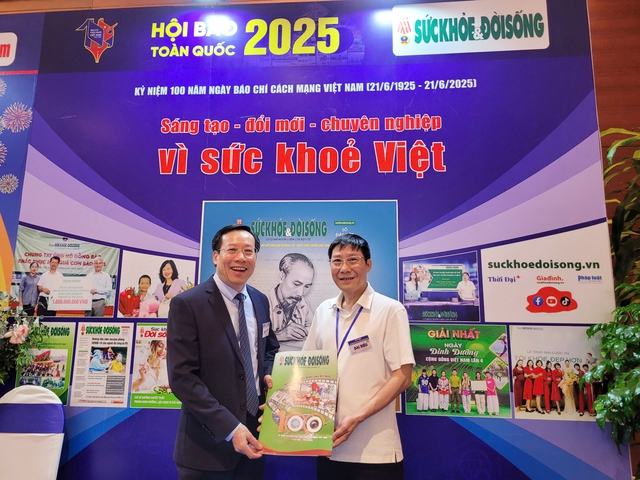 Báo Sức khỏe và Đời sống vinh dự đón các lãnh đạo cấp cao tham quan gian trưng bày tại Hội Báo toàn quốc 2025- Ảnh 7. Báo Sức khỏe và Đời sống vinh dự đón các lãnh đạo cấp cao tham quan gian trưng bày tại Hội Báo toàn quốc 2025- Ảnh 7.