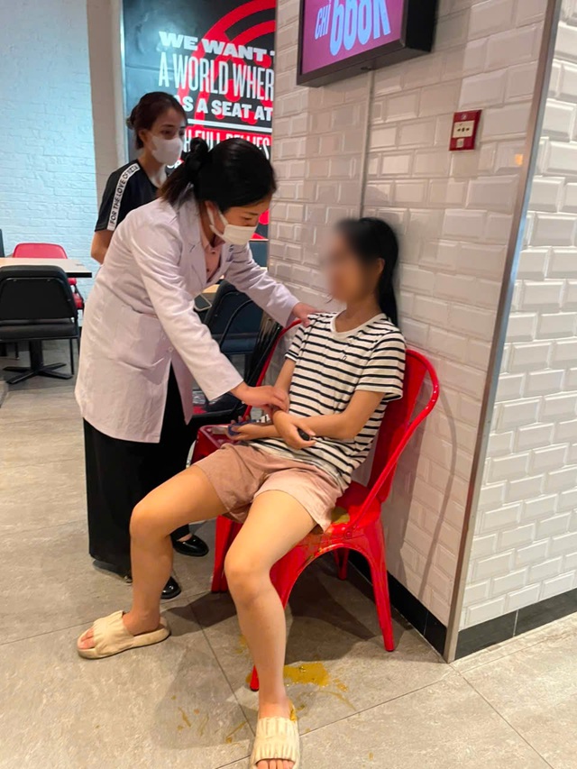 Bác sĩ Long Châu một lần nữa ‘cân não’ hỗ trợ cứu người trong trường hợp khẩn cấp- Ảnh 1. Bác sĩ Long Châu một lần nữa ‘cân não’ hỗ trợ cứu người trong trường hợp khẩn cấp- Ảnh 1.