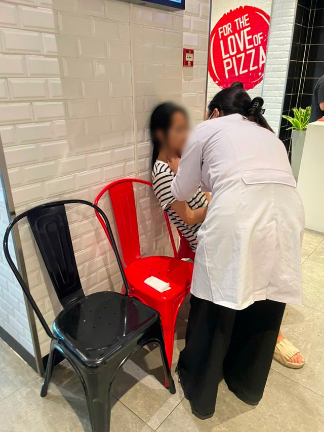 Bác sĩ Long Châu một lần nữa ‘cân não’ hỗ trợ cứu người trong trường hợp khẩn cấp- Ảnh 2. Bác sĩ Long Châu một lần nữa ‘cân não’ hỗ trợ cứu người trong trường hợp khẩn cấp- Ảnh 2.