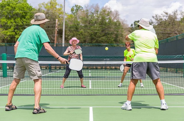 Đừng chủ quan khi chơi pickleball- Ảnh 1. Đừng chủ quan khi chơi pickleball- Ảnh 1.