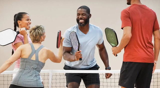 Đừng chủ quan khi chơi pickleball- Ảnh 2. Đừng chủ quan khi chơi pickleball- Ảnh 2.