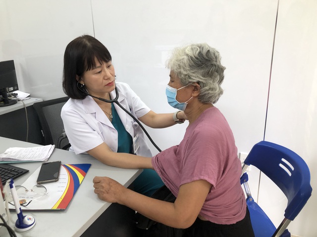 Người dân đi khám bệnh chỉ cần mang điện thoại hoặc căn cước công dân- Ảnh 3.