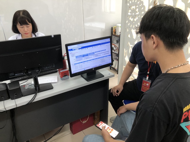 Người dân đi khám bệnh chỉ cần mang điện thoại hoặc căn cước công dân- Ảnh 2.