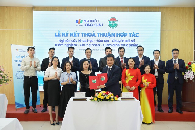 Long Châu tiên phong tiến hành 'kiểm tra kép vì sức khỏe người dân và khách hàng'- Ảnh 1. Long Châu tiên phong tiến hành 'kiểm tra kép vì sức khỏe người dân và khách hàng'- Ảnh 1.