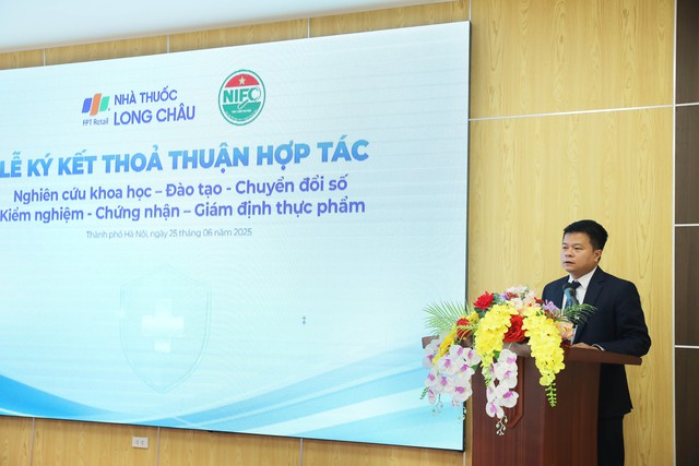 Long Châu tiên phong tiến hành 'kiểm tra kép vì sức khỏe người dân và khách hàng'- Ảnh 2. Long Châu tiên phong tiến hành 'kiểm tra kép vì sức khỏe người dân và khách hàng'- Ảnh 2.