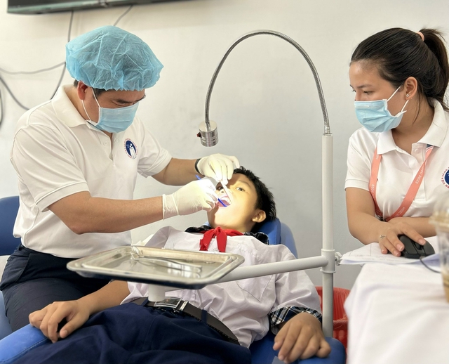 Gần 50% trẻ em chưa được quan tâm đến sức khoẻ răng miệng- Ảnh 1. Gần 50% trẻ em chưa được quan tâm đến sức khoẻ răng miệng- Ảnh 1.