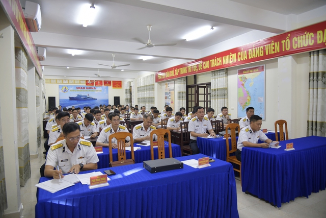 Vùng 4 Hải quân phát động phong trào 'Bình dân học vụ số'- Ảnh 2. Vùng 4 Hải quân phát động phong trào 'Bình dân học vụ số'- Ảnh 2.