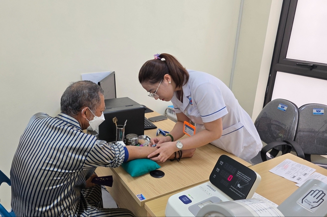 Bệnh viện Hữu Nghị miễn phí khám chẩn đoán sớm ung thư - Ảnh 2. Bệnh viện Hữu Nghị miễn phí khám chẩn đoán sớm ung thư - Ảnh 2.