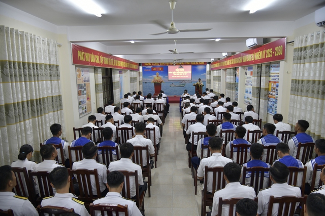 Vùng 4 Hải quân phát động phong trào 'Bình dân học vụ số'- Ảnh 1. Vùng 4 Hải quân phát động phong trào 'Bình dân học vụ số'- Ảnh 1.