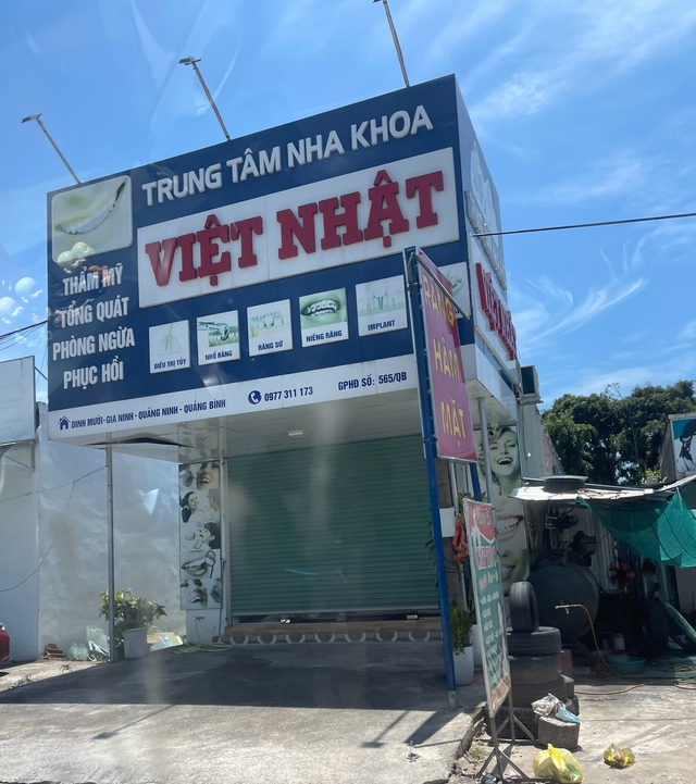Quảng Bình: Nhiều cơ sở nha khoa không phép đóng cửa đối phó, lén lút hoạt động trở lại- Ảnh 15. Quảng Bình: Nhiều cơ sở nha khoa không phép đóng cửa đối phó, lén lút hoạt động trở lại- Ảnh 15.