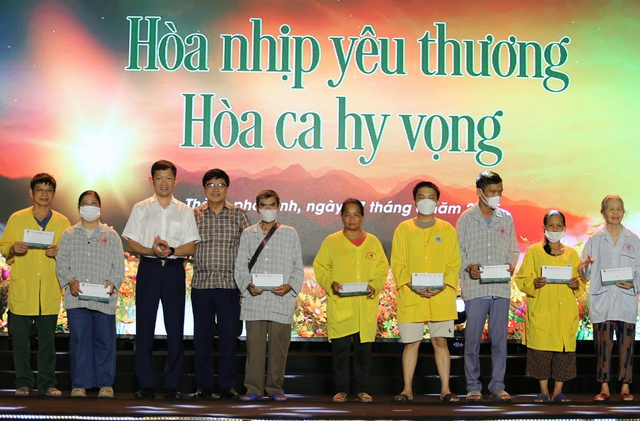 Bệnh viện Đa khoa TP Vinh lan tỏa yêu thương bằng âm nhạc và tri ân- Ảnh 8. Bệnh viện Đa khoa TP Vinh lan tỏa yêu thương bằng âm nhạc và tri ân- Ảnh 8.