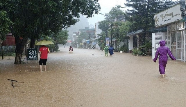 Đợt mưa lớn đỉnh điểm ở miền Bắc từ đêm mai có tính chất phức tạp- Ảnh 2. Đợt mưa lớn đỉnh điểm ở miền Bắc từ đêm mai có tính chất phức tạp- Ảnh 2.