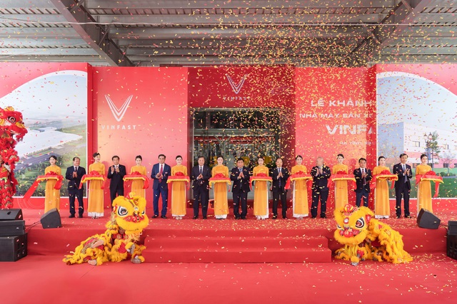 Phó Thủ tướng dự lễ khánh thành nhà máy sản xuất ô tô điện VinFast Hà Tĩnh- Ảnh 1. Phó Thủ tướng dự lễ khánh thành nhà máy sản xuất ô tô điện VinFast Hà Tĩnh- Ảnh 1.
