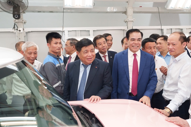 Phó Thủ tướng dự lễ khánh thành nhà máy sản xuất ô tô điện VinFast Hà Tĩnh- Ảnh 2. Phó Thủ tướng dự lễ khánh thành nhà máy sản xuất ô tô điện VinFast Hà Tĩnh- Ảnh 2.