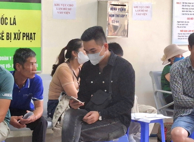 Dùng thẻ BHYT điện tử, người dân thuận lợi hơn trong việc đăng ký khám chữa bệnh- Ảnh 4. Dùng thẻ BHYT điện tử, người dân thuận lợi hơn trong việc đăng ký khám chữa bệnh- Ảnh 4.