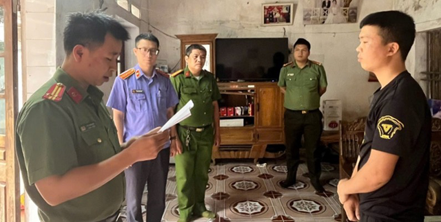 Khởi tố các đối tượng mở 'xưởng' để chế tạo vũ khí quân dụng

- Ảnh 1.