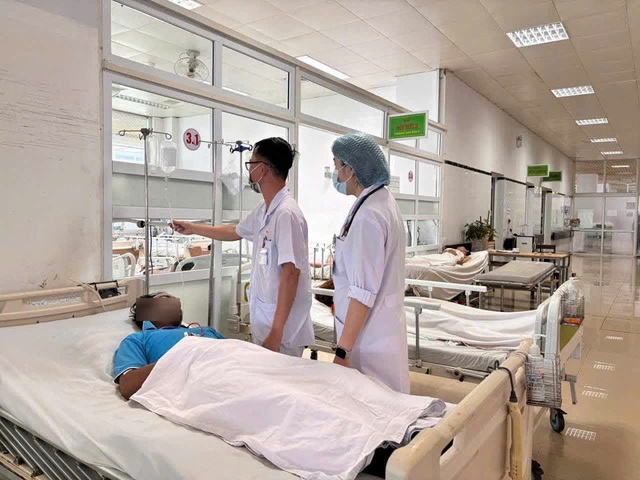 Nhiều người nhập viện sau khi ăn lẩu có nấm hái từ rẫy- Ảnh 1. Nhiều người nhập viện sau khi ăn lẩu có nấm hái từ rẫy- Ảnh 1.