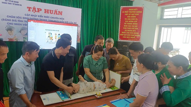 Hà Giang: Tập huấn cập nhật kiến thức chuyên môn chăm sóc dinh dưỡng trong 1000 ngày đầu đời của trẻ- Ảnh 1.