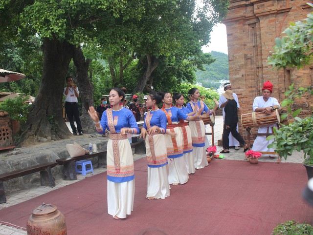 ‘Bùng nổ’ nhiều chương trình văn hóa, giải trí ấn tượng ở Nha Trang- Ảnh 2. ‘Bùng nổ’ nhiều chương trình văn hóa, giải trí ấn tượng ở Nha Trang- Ảnh 2.