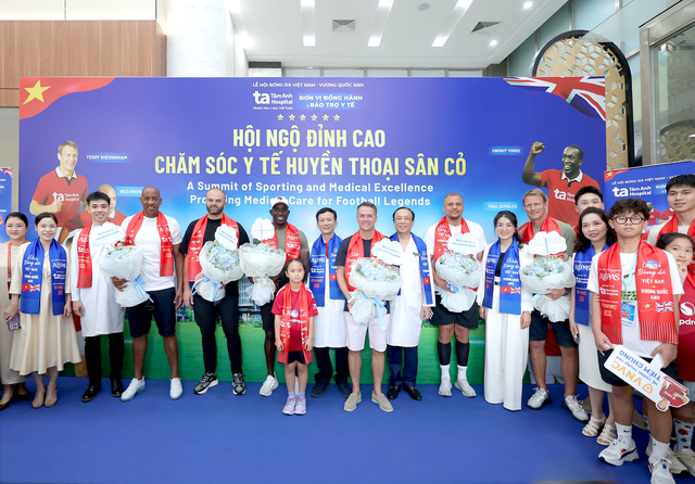 BVĐK Tâm Anh chăm sóc sức khỏe chuyên sâu cho dàn huyền thoại Manchester Reds- Ảnh 1. BVĐK Tâm Anh chăm sóc sức khỏe chuyên sâu cho dàn huyền thoại Manchester Reds- Ảnh 1.