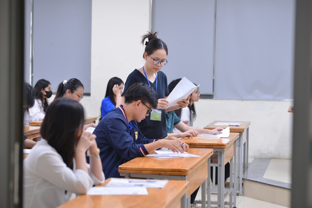 Đáp án môn Ngữ văn tốt nghiệp THPT 'rò rỉ' trên mạng, Bộ GD&ĐT nói gì?- Ảnh 1. Đáp án môn Ngữ văn tốt nghiệp THPT 'rò rỉ' trên mạng, Bộ GD&ĐT nói gì?- Ảnh 1.
