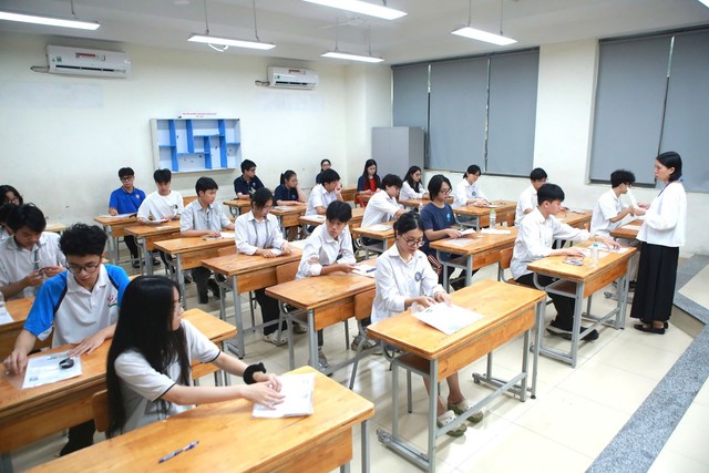Đề thi tốt nghiệp THPT 2025 khó bất thường: Vì sao cần đánh giá lại?- Ảnh 1.