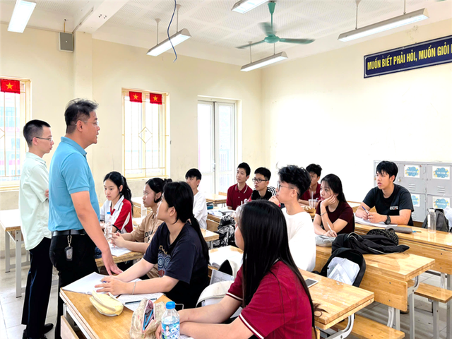 Xúc động lời thầy hiệu trưởng dặn dò sĩ tử trước ngưỡng cửa kỳ thi vào 10- Ảnh 2. Xúc động lời thầy hiệu trưởng dặn dò sĩ tử trước ngưỡng cửa kỳ thi vào 10- Ảnh 2.